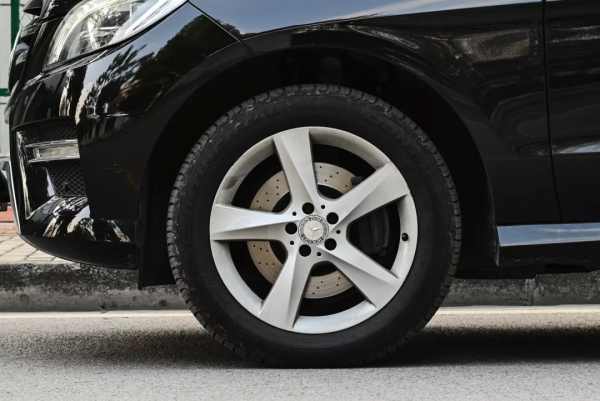 二手賓士ML320：3&period;0T&plus;7AT&plus;全時四驅，豪華SUV鼻祖，均衡之選