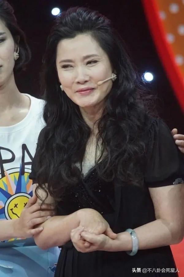 10位自然衰老的中老年女星，面板鬆弛滿面皺紋，但比整容臉舒服