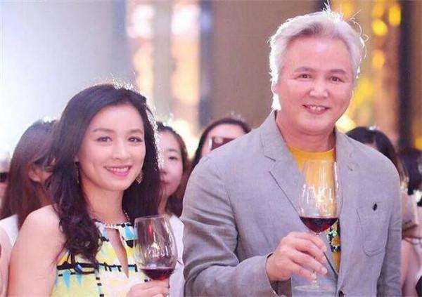 &OpenCurlyDoubleQuote;酒窩女神&rdquo;張庭和她的微商帝國TST到底怎麼回事？