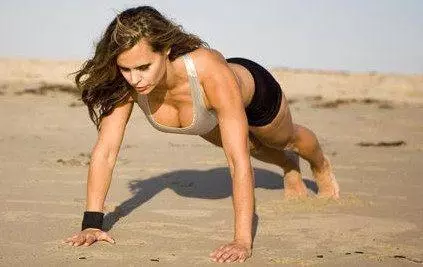 做俯臥撐鍛鍊也有最佳時間？做好了好處太多了