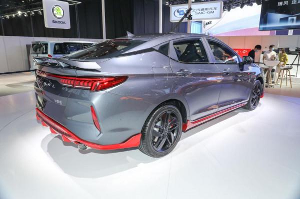 掀背造型智慧轎跑，配1&period;5T發動機，詳細圖解思皓曜