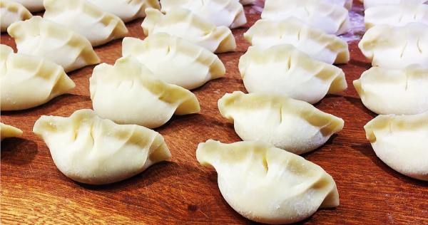 正月初六返程上班，別忘吃7種離別飯，帶3種吉祥果，寓意家順業順