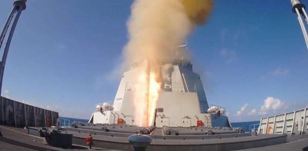 英學者預言太平洋大戰：中美海軍艦隊激烈對射，決定性武器非導彈