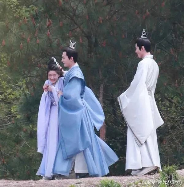 從李沁到趙露思，楊洋的5段戀情緋聞，個個都很有“故事”