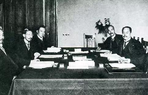 廣東人結束了中國幾千年君主專制統治,給中國帶來民主共和的政制 廣東人結束了中國幾千年君主專制統治,給中國帶來民主共和的政制