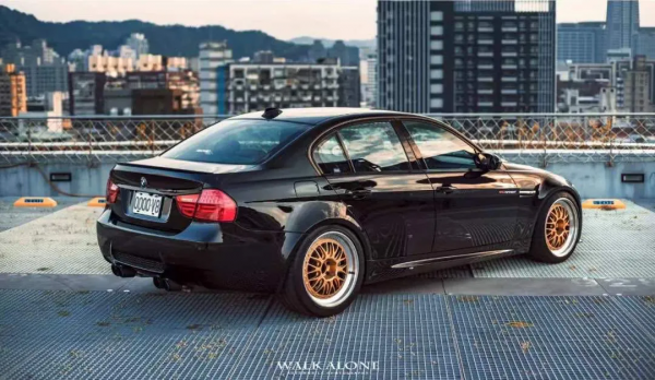 自吸V8絕唱，情懷四門寶馬M3（E90）