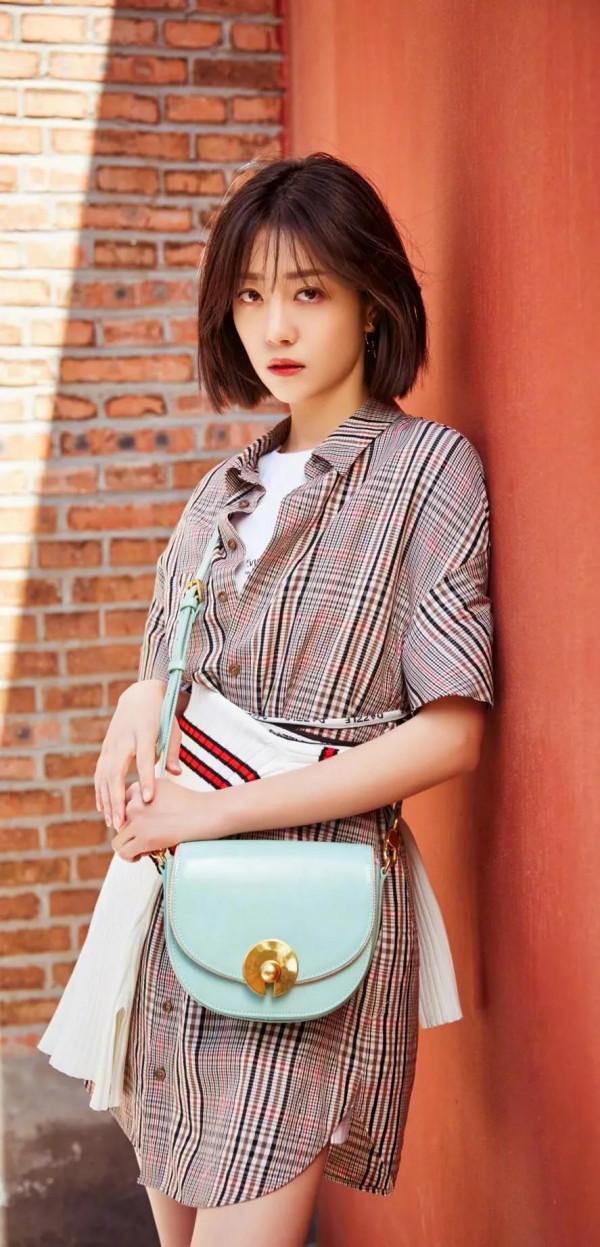 有喜歡李溪芮的嗎?挺漂亮的,就是不愛笑 有喜歡李溪芮的嗎?挺漂亮的,就是不愛笑