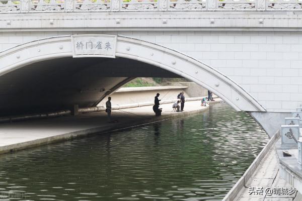 他救了別人的女兒，自己的女兒卻被人販子搶走！（身邊故事）