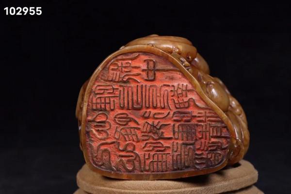 迴流：老壽山田黃石雕“群龍獻寶”印章擺件。規格：長10釐米、