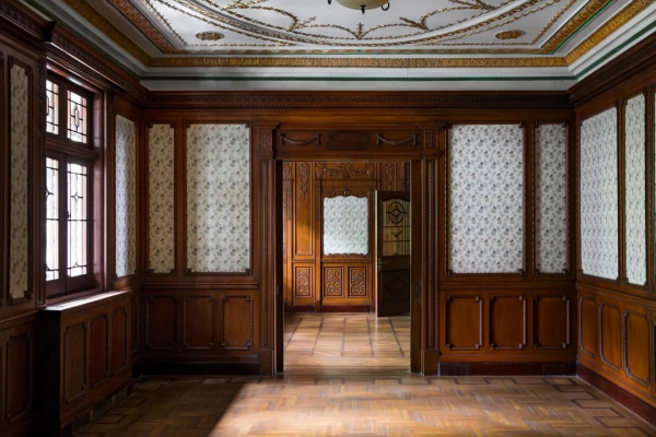 在上海有一棟鑲金的別墅是什麼樣的體驗？