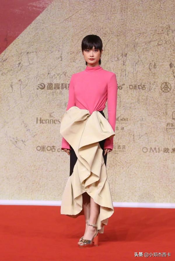 看完女明星們的金雞獎紅毯生圖，我的容貌焦慮好多了…