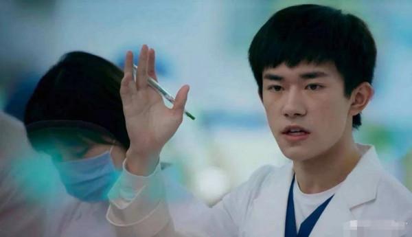 易烊千璽竟然參演了《鐵梨花》，不要說我是最後一個知道的