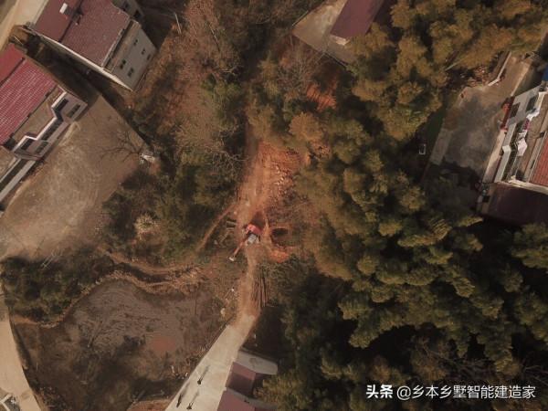 坐於湖邊藍天下,享受垂釣之樂,這是我不得不回農村的理由 坐於湖邊藍天下,享受垂釣之樂,這是我不得不回農村的理由