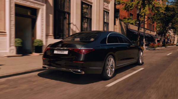 “印度製造”的賓士S級下線，起售價約合人民幣135萬元