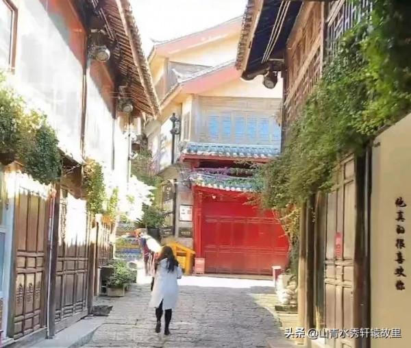 疫情後的麗江古城一條街