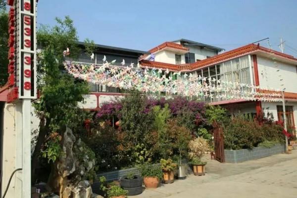 紅巖古城村，有吃有玩竟然還有咖啡館