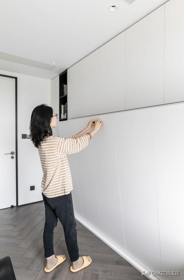 客餐廳連在一起怎麼裝？來學她家，輕鬆裝出高階感，室內簡潔明亮