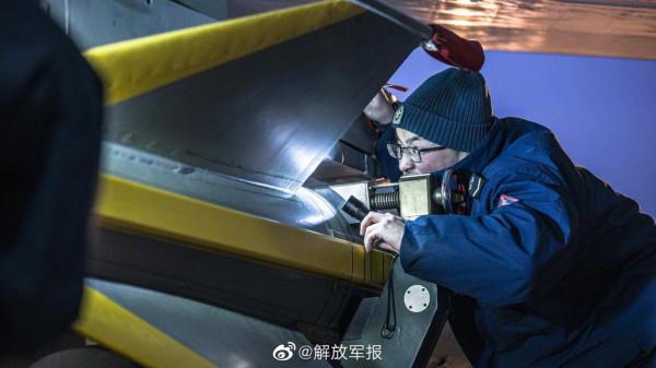 戰機訓練桌布上新