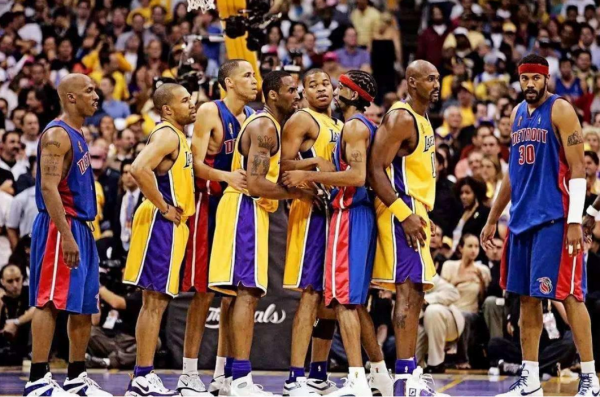 太陽完勝湖人，段冉：楊老師覺得太陽會奪冠嗎？楊毅：不會，不能