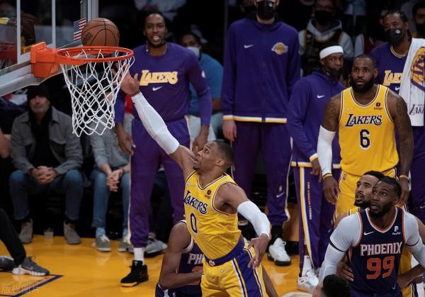 霍華德遭湖人棄用!火箭內訌慘敗雄鹿,經紀人闢謠詹姆斯離隊傳聞 霍華德遭湖人棄用!火箭內訌慘敗雄鹿,經紀人闢謠詹姆斯離隊傳聞