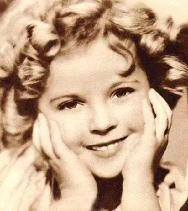 2014年秀蘭·鄧波兒在家人陪伴下去世,77年以外交官身份造訪中國 2014年秀蘭·鄧波兒在家人陪伴下去世,77年以外交官身份造訪中國