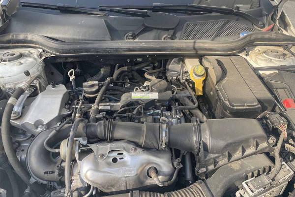 16萬買個車標玩兒？官方認證賓士GLA200，銷售原話：這車沒修過