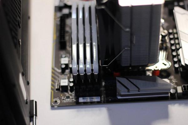 百元風冷夠不夠用?安裝+實測超頻三東海K4000 CPU風冷散熱器 百元風冷夠不夠用?安裝+實測超頻三東海K4000 CPU風冷散熱器