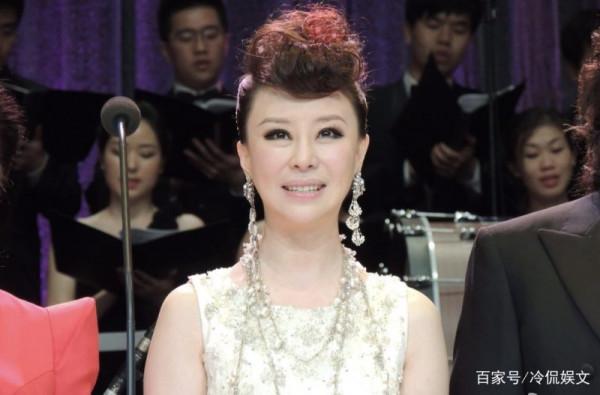 老公比自己大37歲，9登春晚後被稱為民歌天后，你知道她是誰嗎？
