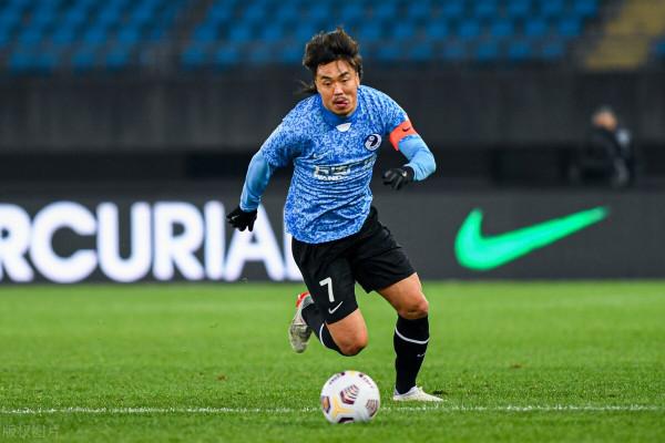 傅歡附體！大連隊輸掉保級戰，前國腳半途舉手申訴放棄追防惹爭議