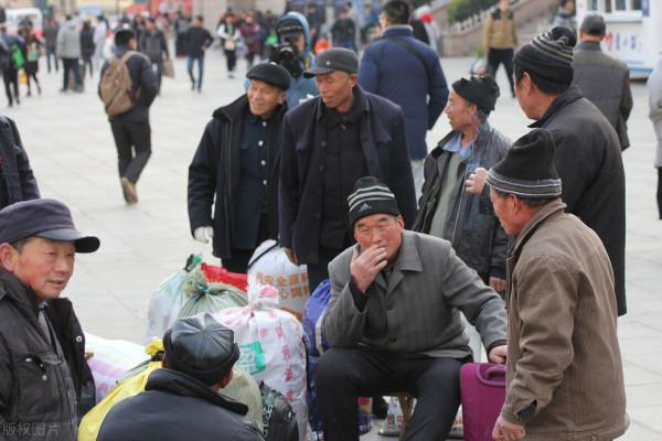 部分60歲以上的農民工限制進入工地打工，農民咋辦？很多人誤解了