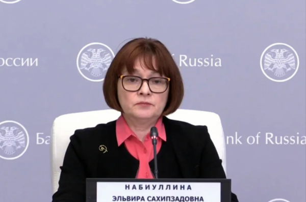 俄羅斯央行行長納比烏利娜佩戴的胸針，暗示了什麼，你怎麼看