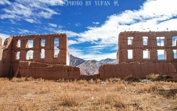 西藏也有千年古鎮，一邊是古老廢墟，一邊是繁榮新城，值得一遊