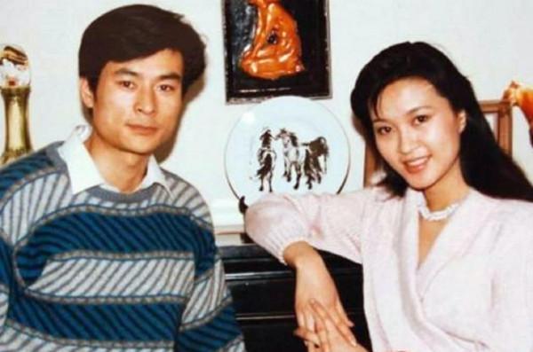 方舒：被屠洪剛拋棄後獨自撫養兩個女兒長大，生活有淚也有笑