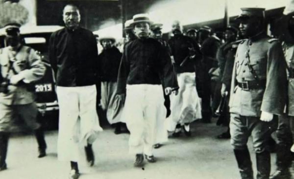 電視劇中的“副官”屬於什麼職務,在軍中的地位究竟有多高? 電視劇中的“副官”屬於什麼職務,在軍中的地位究竟有多高?