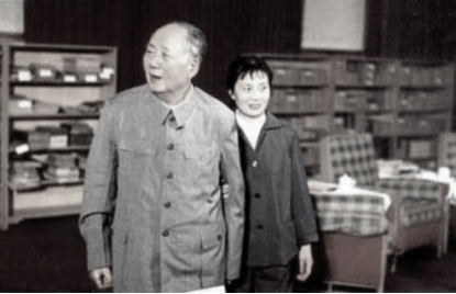 74年，李訥離婚後帶兒子回中南海，毛主席落淚：有困難就和爸爸說