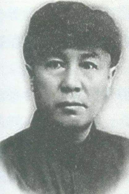 他是西北紅軍建立人，曾擔任劉志丹副手，1965年卻被下放農場勞動