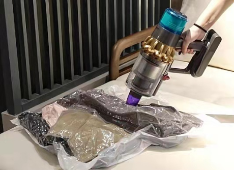 誰想出來的?用吸塵器收納衣櫃太絕了 誰想出來的?用吸塵器收納衣櫃太絕了