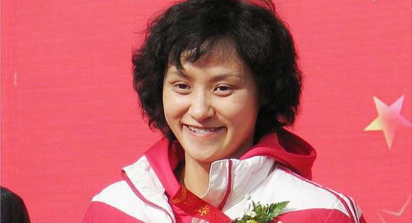 跳水女皇高敏：18歲奪奧運金牌，22歲卻巔峰退役，二婚老公是教授