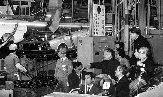 鄧小平訪日“自我批評”，引得記者鬨堂大笑，日媒：真是名不虛傳