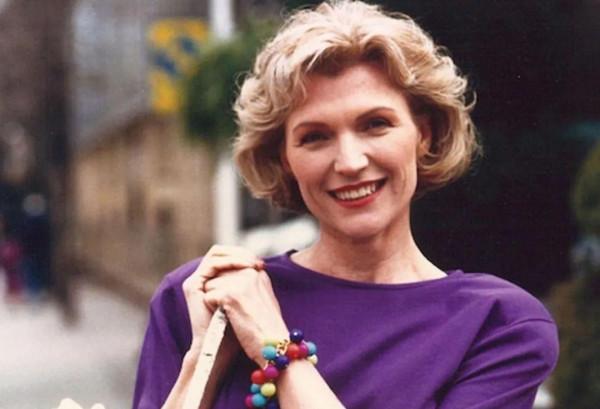 名模梅耶：被丈夫家暴九年，60歲拍封面火爆全球，兒子是世界首富