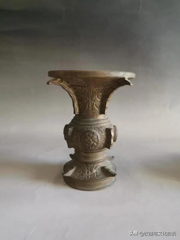 民國四出戟鏨刻團花銅花觚鑑賞