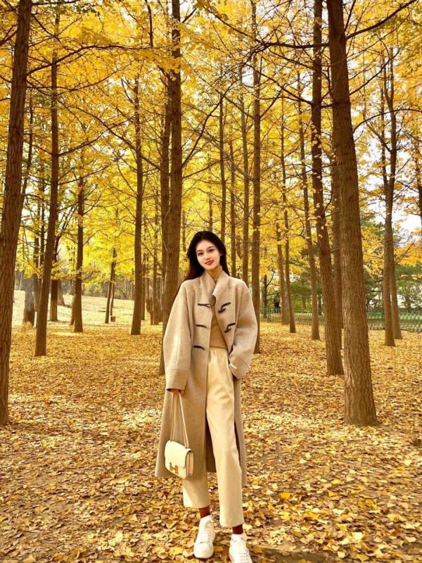 真正聰明的女人，通勤大衣都愛這樣穿，獨具特色又幹練顯氣質