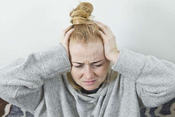 經常頭痛可能和5個原因有關，瞭解下多重視