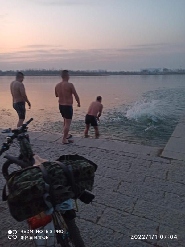 新年騎行垂釣，聽陽臺說遇到的奇葩事