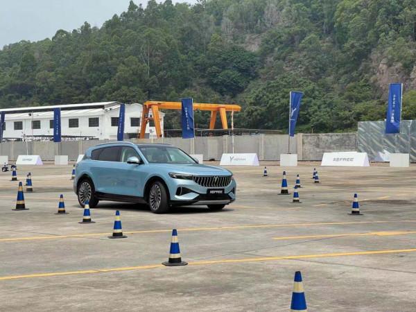 這輛可加油的“綠牌”車綜合續航860公里，加速可位元斯拉，模板是理想？