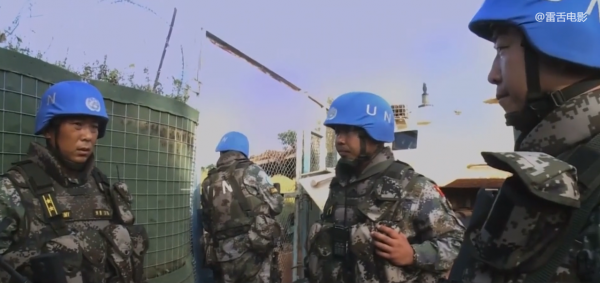 非洲難民打群架,中國維和部隊趕到,兩招把他們制服!紀錄片 非洲難民打群架,中國維和部隊趕到,兩招把他們制服!紀錄片