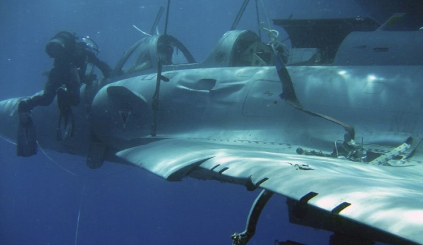 俄羅斯能搶到墜海的F35B嗎？揚塔爾打撈船不知所蹤，曾撈起米格29