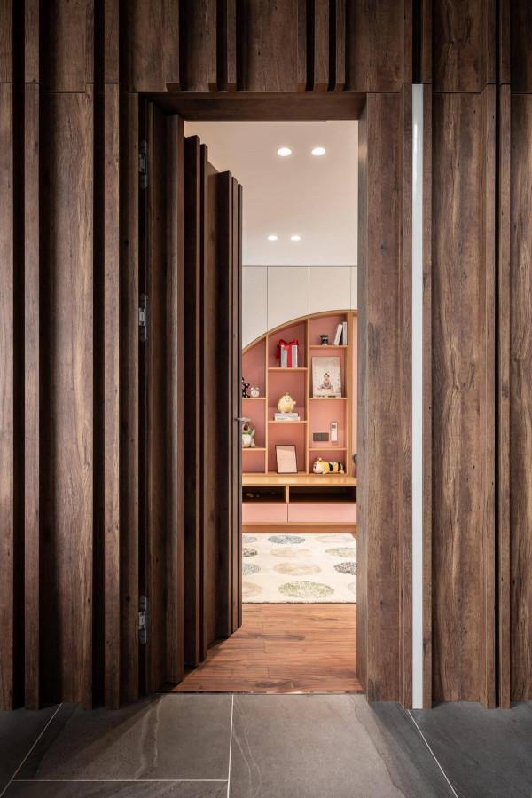 住頂樓的好處:獨享110㎡大露臺規劃成庭院,其他人只有羨慕的份 住頂樓的好處:獨享110㎡大露臺規劃成庭院,其他人只有羨慕的份