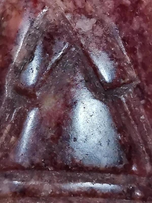 非常漂亮高古紅沁知了皮殼所表現的無法可仿本質特徵，跟仿品比較