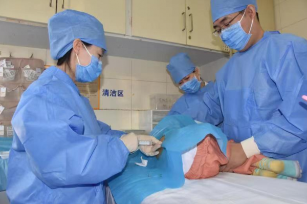 靈魂談判促天價藥降價！兒童醫院有支&OpenCurlyDoubleQuote;軟寶寶&rdquo;診療團隊